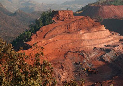  Bauxite Extraction Techniques: A Deep Dive into This Remarkable Mineral Resource!